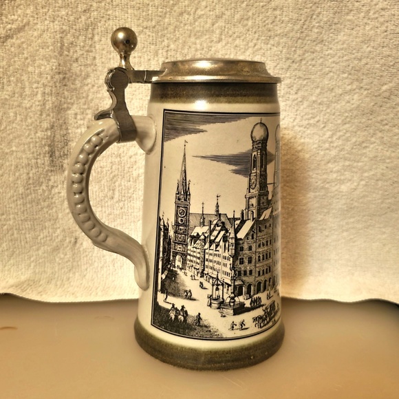 Authentic German Stoneware Beer Stein with hinged pewter lid- Post 1949 - Picture 3 of 8